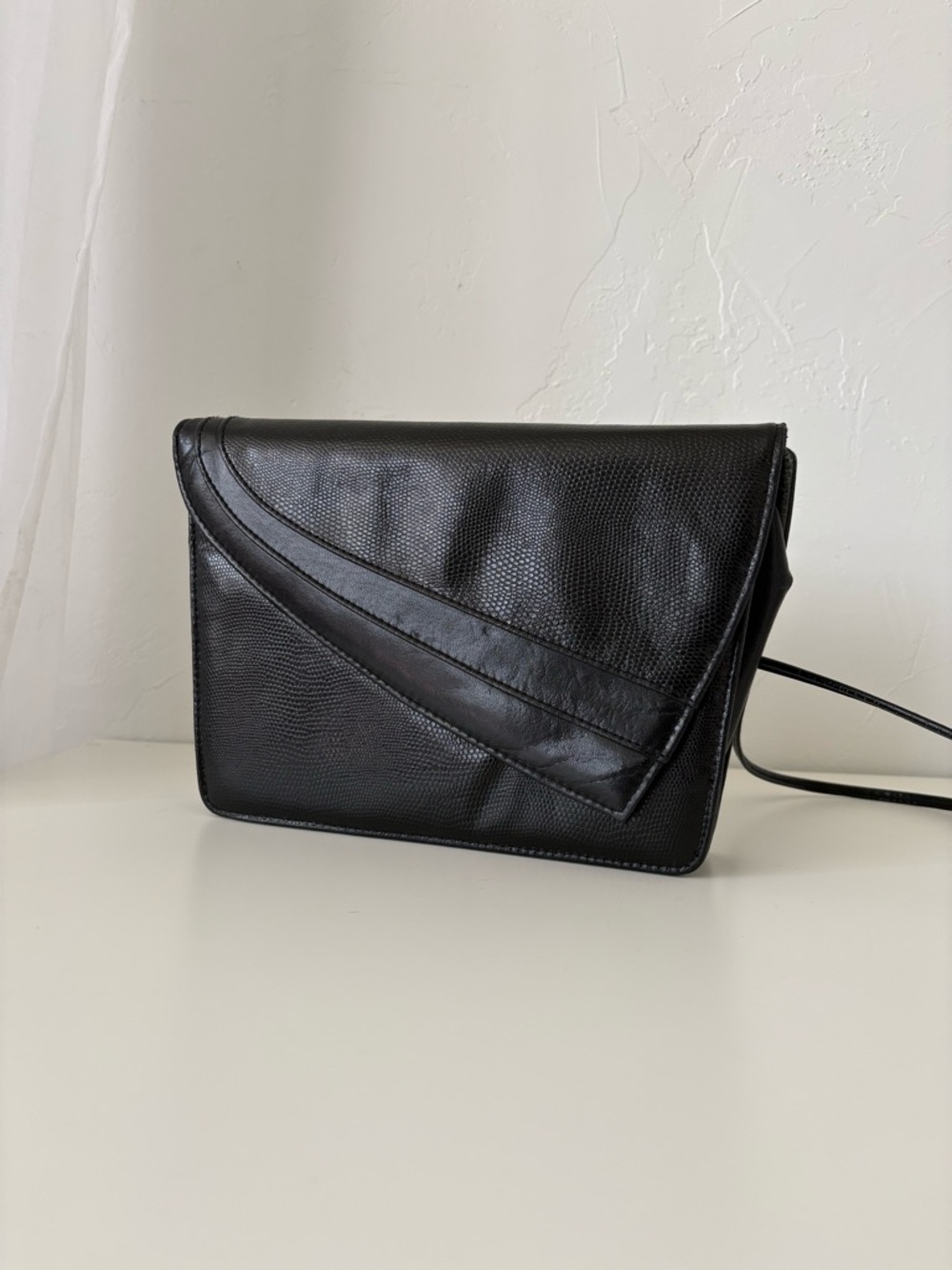 Vintage 80’s Black Women's Crossbody Bag - Sleek Envelope Design